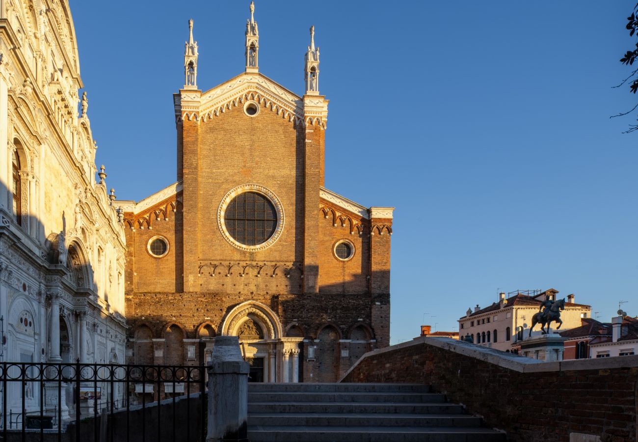 Appartamento a Venezia - Miracoli Apartment with View on the Canal R&R