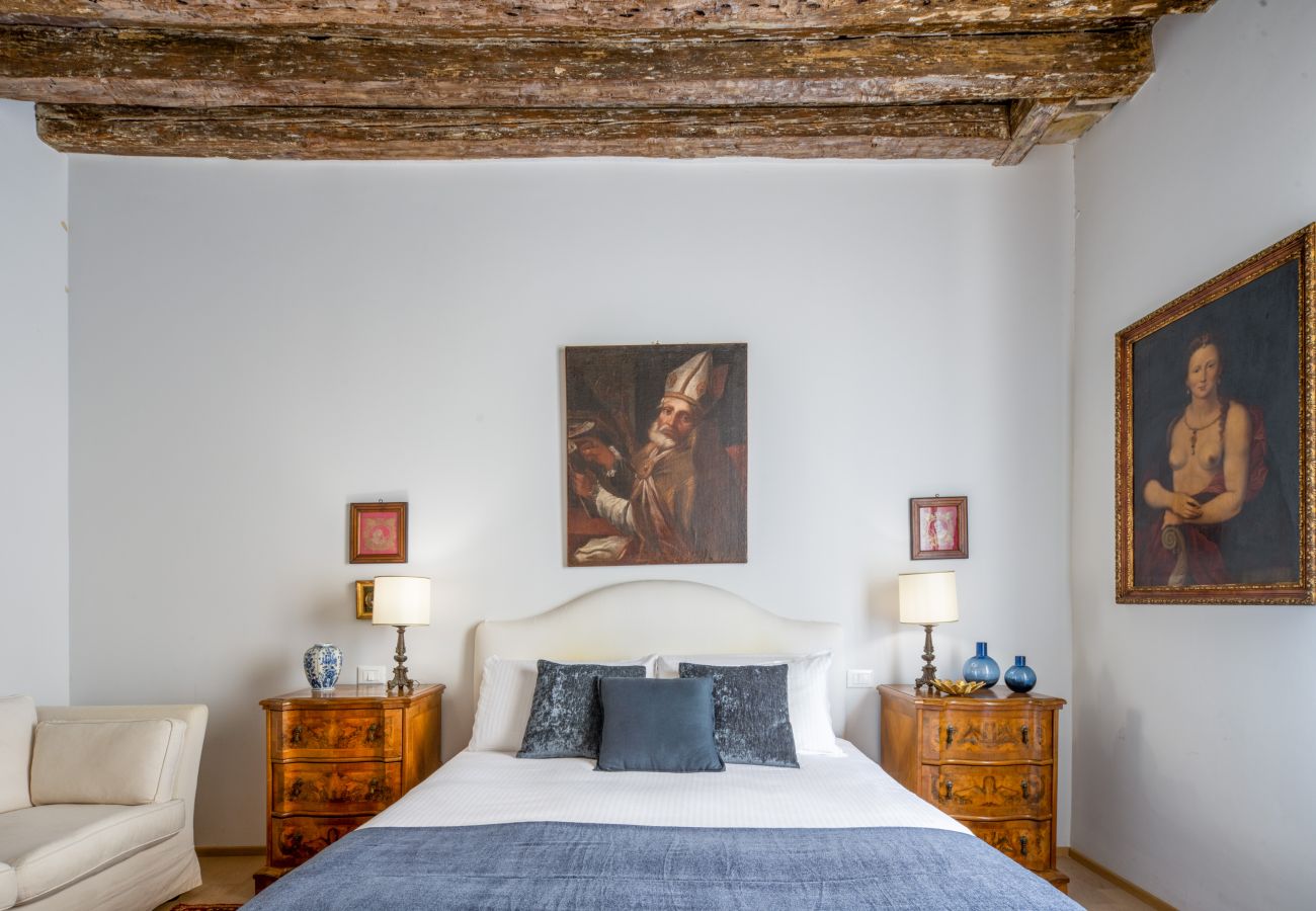 Appartamento a Venezia - Miracoli Apartment with View on the Canal R&R