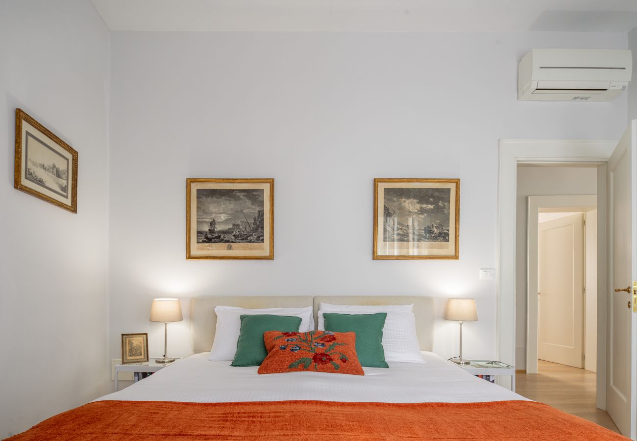 Appartamento a Venezia - Miracoli Apartment with View on the Canal R&R