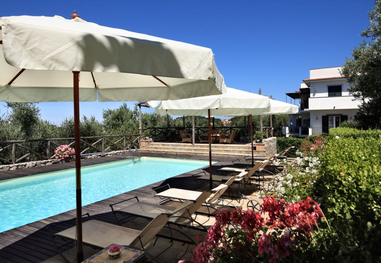 solarium with sun beds and sunbrella, holiday apartment turandot, sant’agata sui due golfi, italy