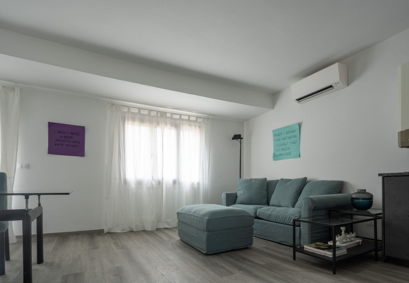 Apartment in Santa Croce - Bright Apartment On Venetian Roofs R&R