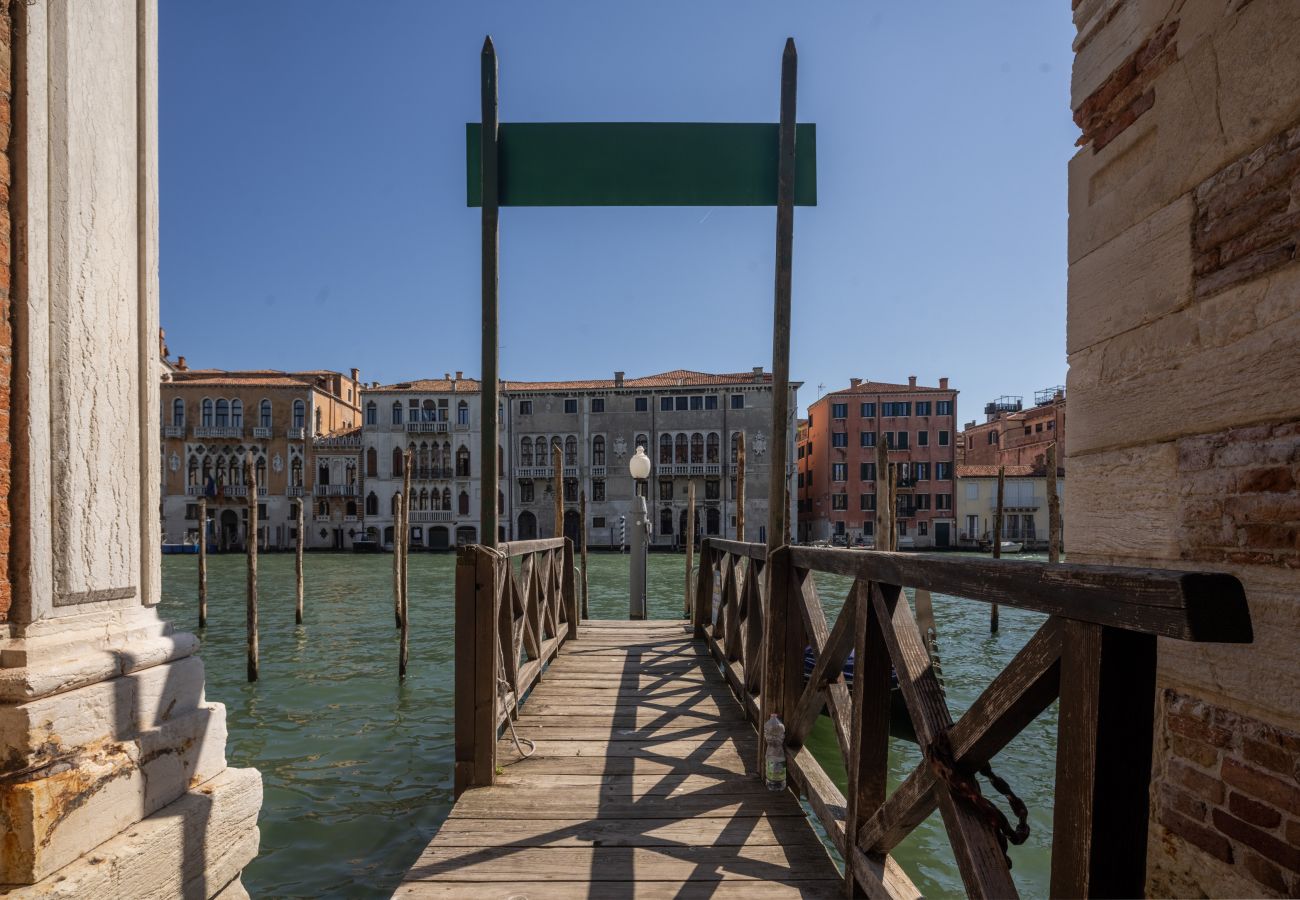 Apartment in Venice - Sant'Aponal Cozy Apartment with Terrace R&R